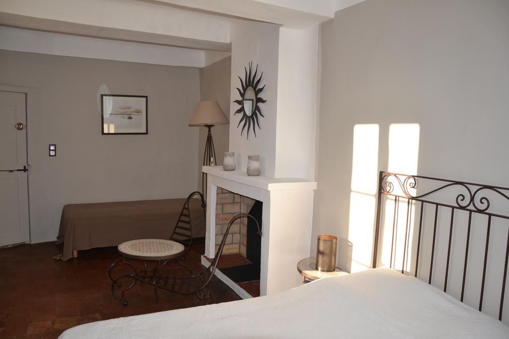 Maison Saint Louis Avec Jacuzzi Bed & Breakfast Besse-sur-Issole Dış mekan fotoğraf