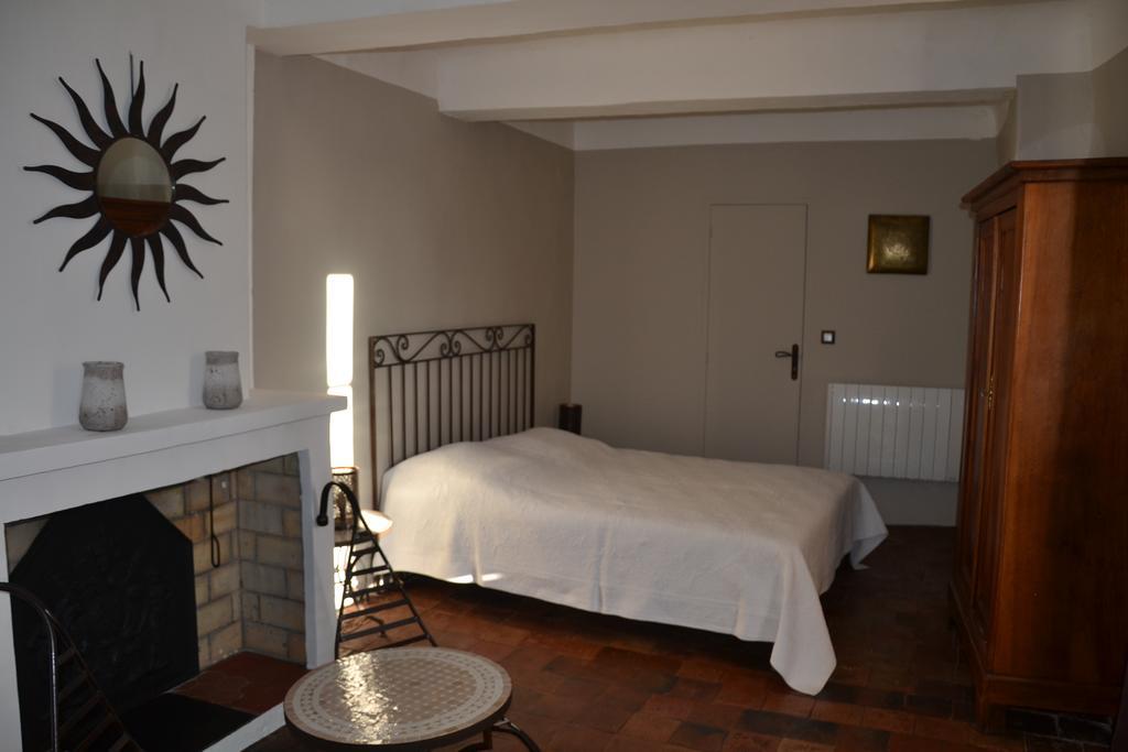 Maison Saint Louis Avec Jacuzzi Bed & Breakfast Besse-sur-Issole Dış mekan fotoğraf