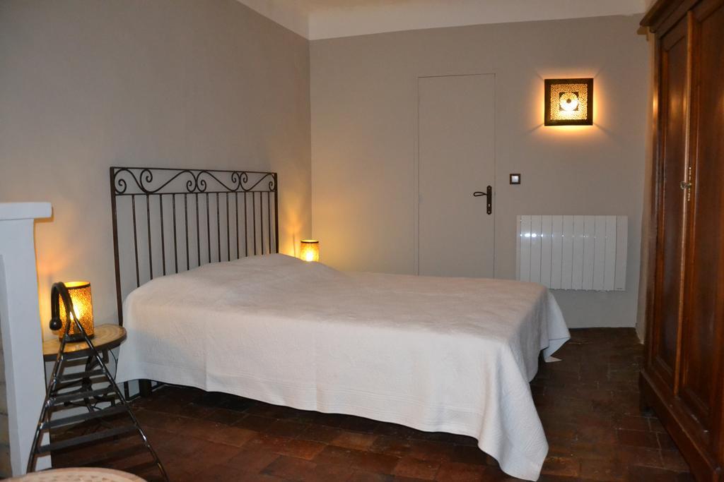 Maison Saint Louis Avec Jacuzzi Bed & Breakfast Besse-sur-Issole Dış mekan fotoğraf