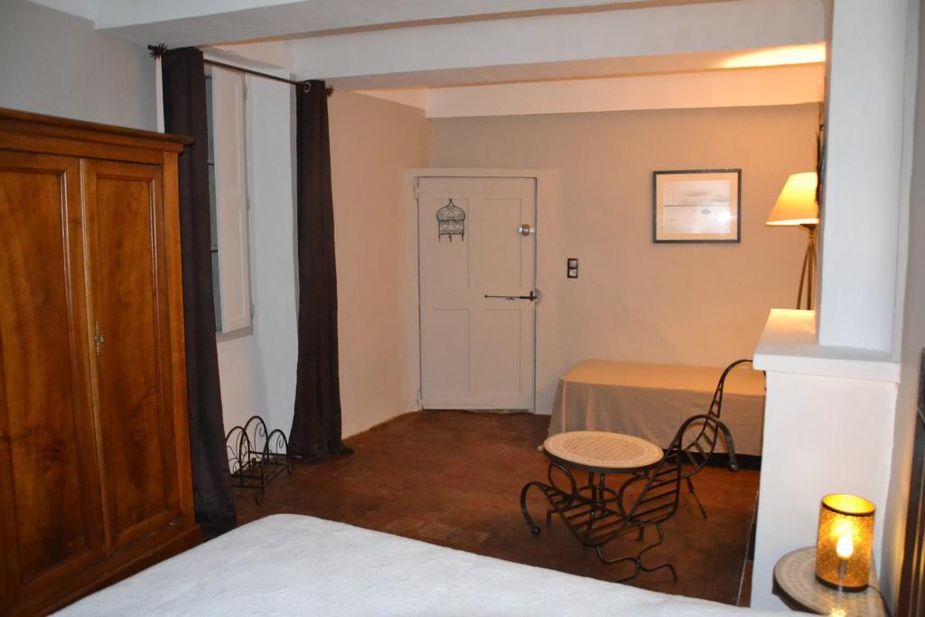 Maison Saint Louis Avec Jacuzzi Bed & Breakfast Besse-sur-Issole Dış mekan fotoğraf